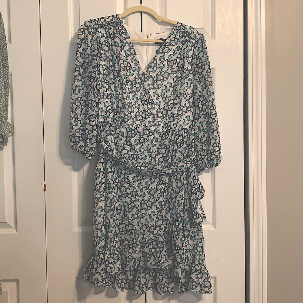 Quarter length sleeve , lightweight dress with tie belt